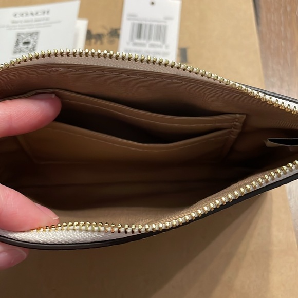 NWT COACH WRISTLET  - signature cream zip - giftable with Coach bag - Picture 4 of 4